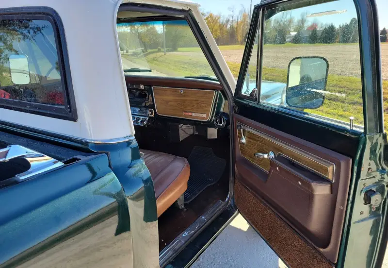 1972 Chevrolet C20 Super Custom Camper photo 36