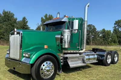 2022 Kenworth W900