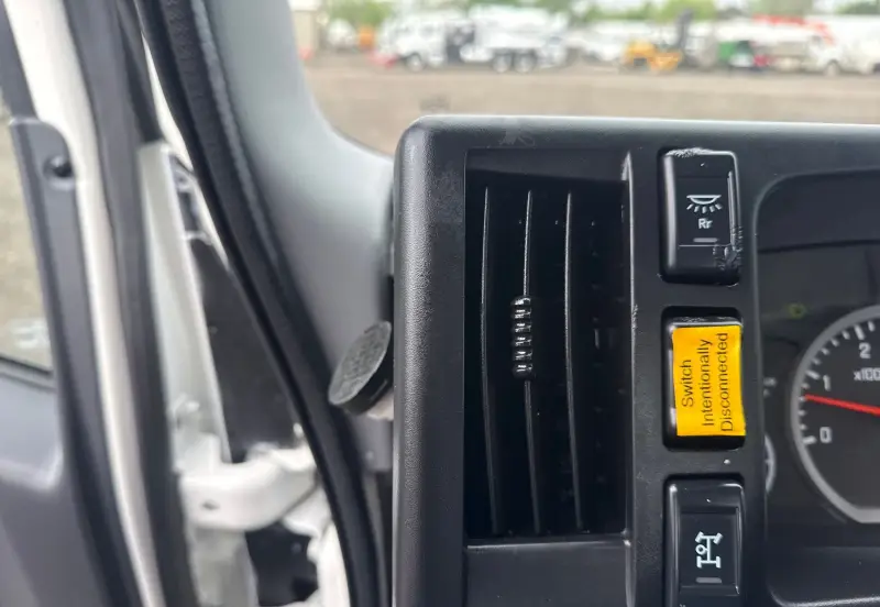 2022 Isuzu NRR photo 36