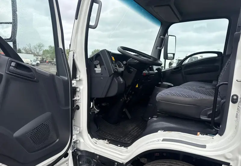 2022 Isuzu NRR photo 29