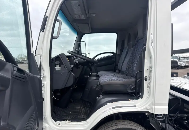 2022 Isuzu NRR photo 28