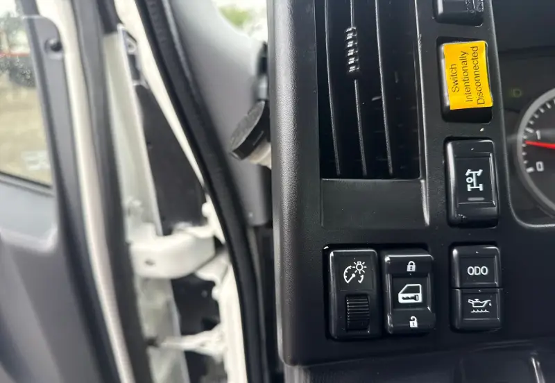 2022 Isuzu NRR photo 35