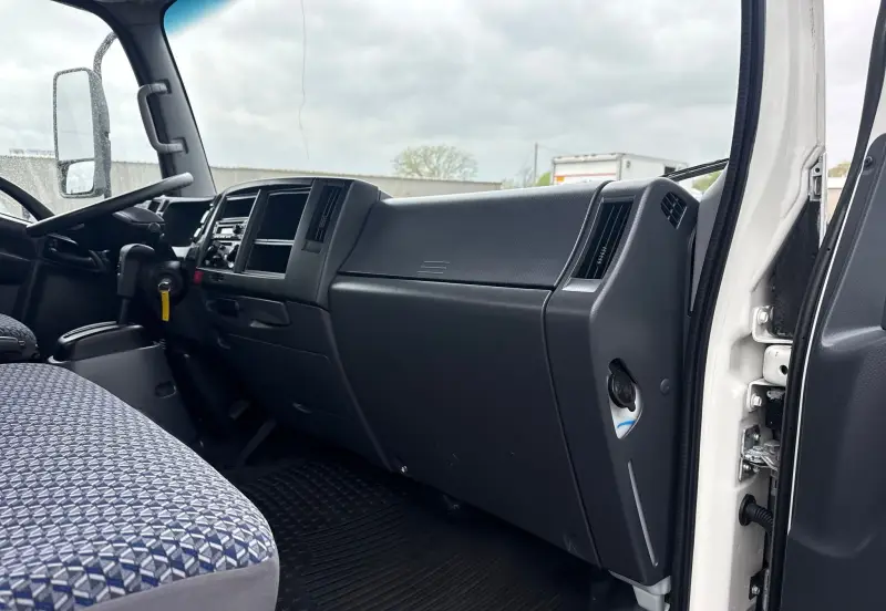 2022 Isuzu NRR photo 45