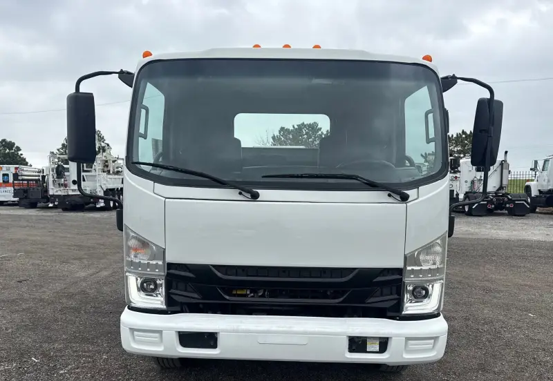 2022 Isuzu NRR photo 2