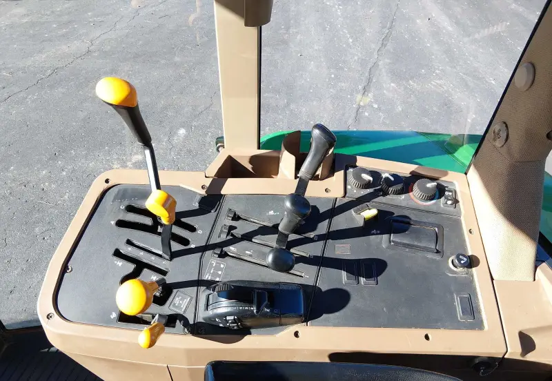 2002 John Deere 7410 photo 48