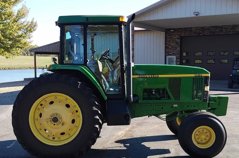 2002 John Deere 7410 photo 4