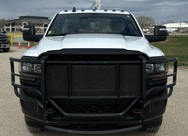 2023 Dodge Ram 3500 photo 2