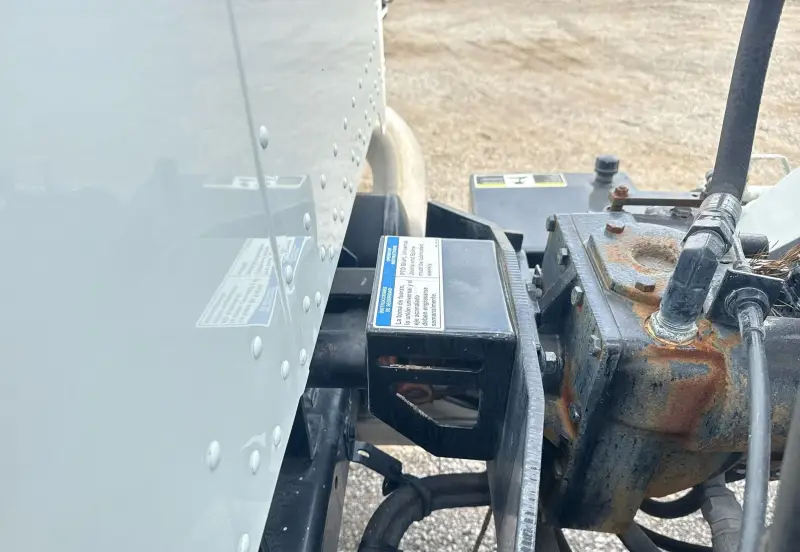 2010 Peterbilt 335 photo 13