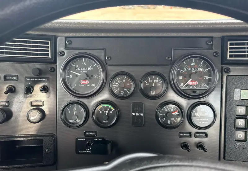 2010 Peterbilt 335 photo 50