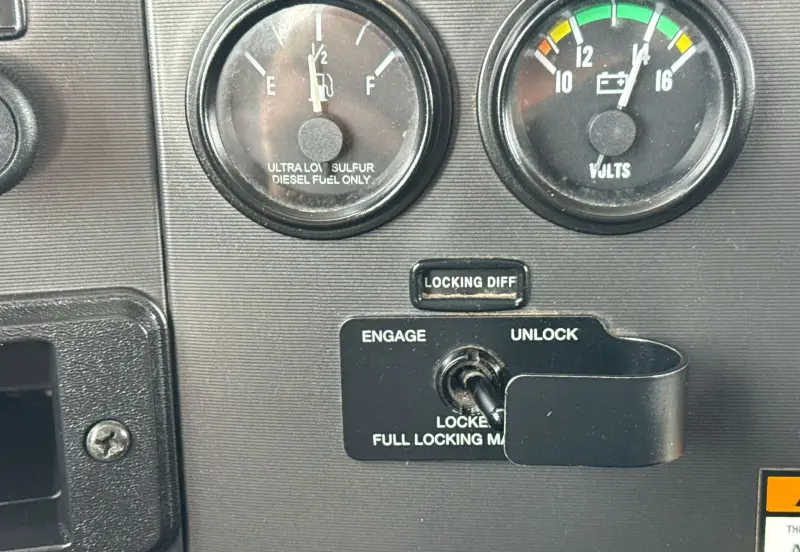 2010 Peterbilt 335 photo 52