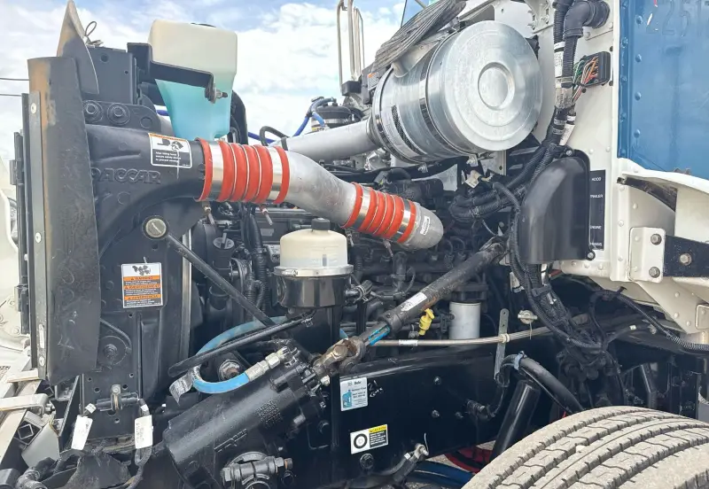 2010 Peterbilt 335 photo 67