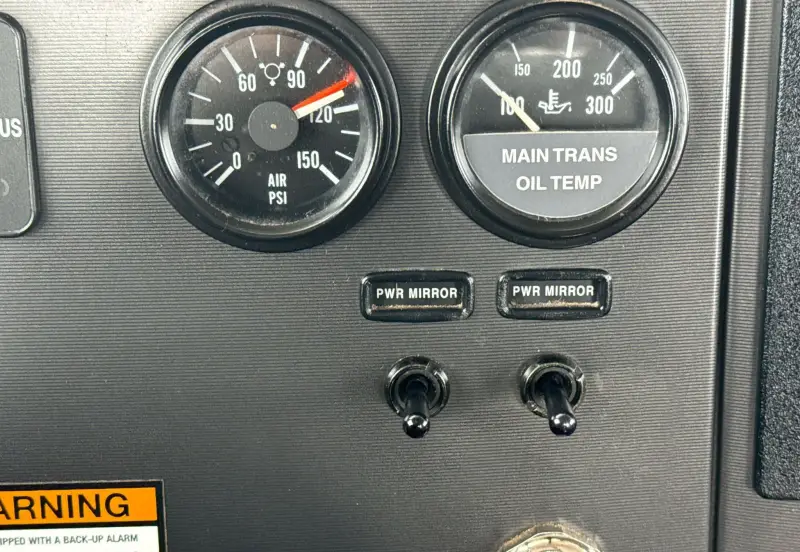 2010 Peterbilt 335 photo 53