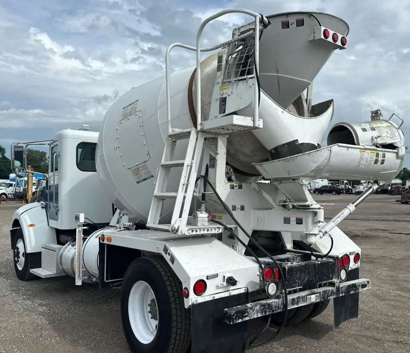 2010 Peterbilt 335 photo 7