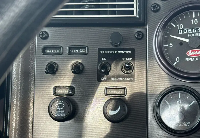 2010 Peterbilt 335 photo 51