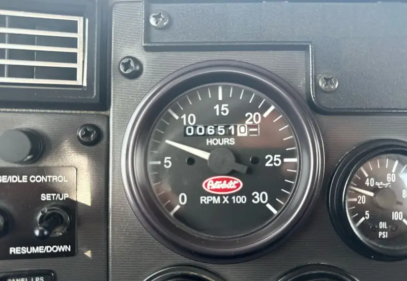 2010 Peterbilt 335 photo 55