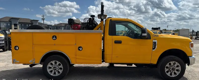 2020 Ford F350 Super Duty photo 4