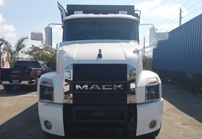 2020 Mack Anthem photo 2