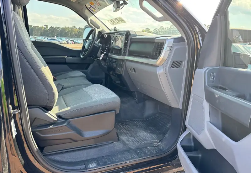 2023 Ford F350 Super Duty photo 33