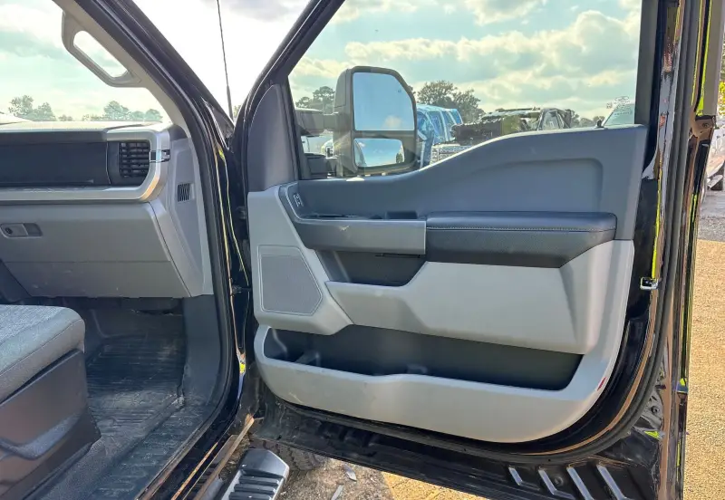 2023 Ford F350 Super Duty photo 35