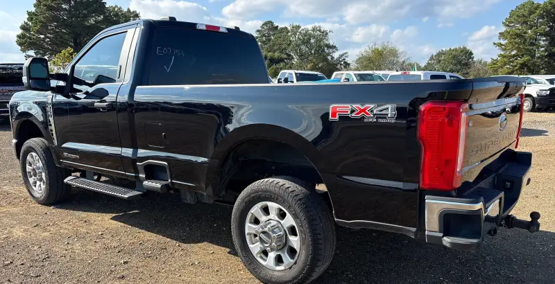 2023 Ford F350 Super Duty photo 7