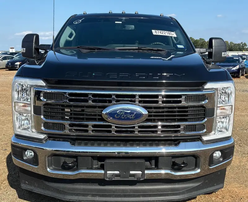 2023 Ford F350 Super Duty photo 2