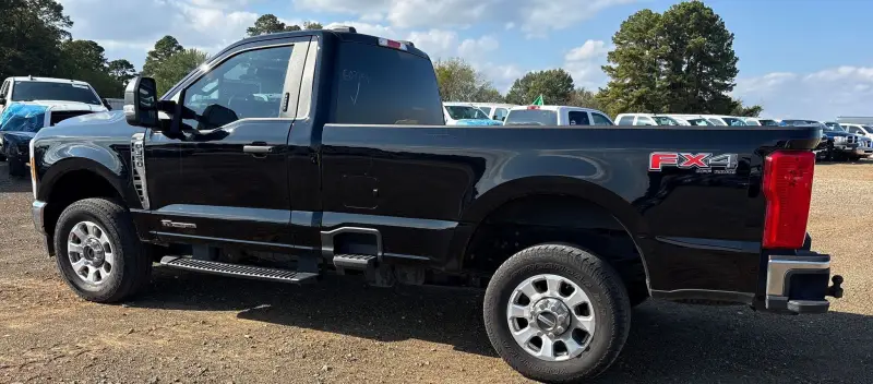 2023 Ford F350 Super Duty photo 8