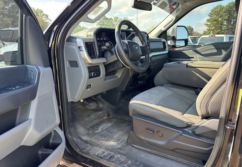 2023 Ford F350 Super Duty photo 19