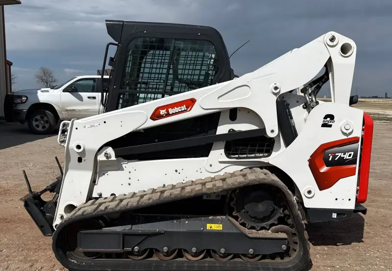 2024 Bobcat T740 photo 8