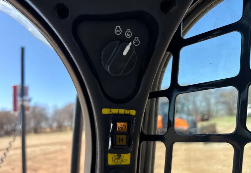 2024 Bobcat T740 photo 25