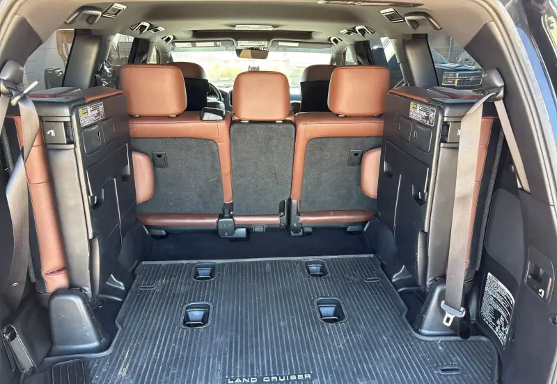 2016 Toyota Land Cruiser photo 109