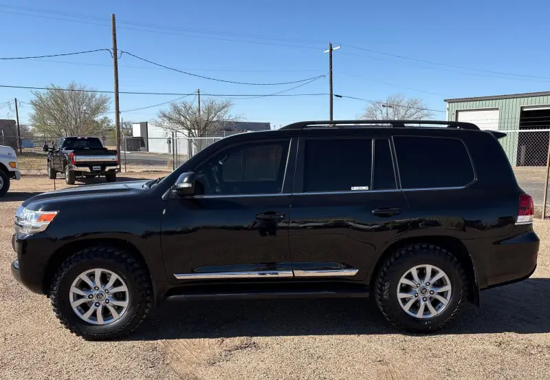 2016 Toyota Land Cruiser photo 8
