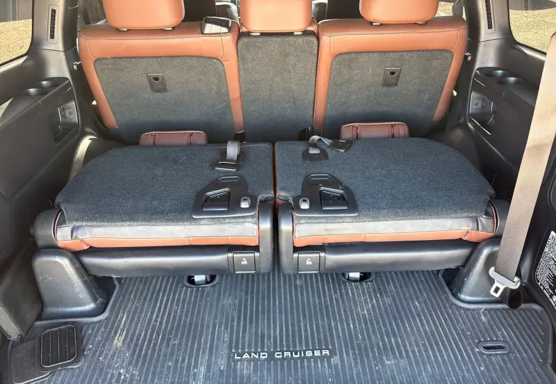 2016 Toyota Land Cruiser photo 108