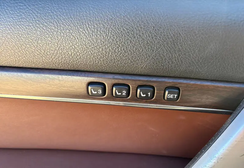 2016 Toyota Land Cruiser photo 34