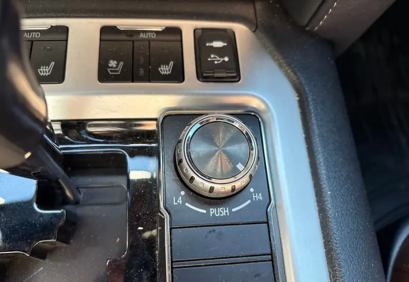 2016 Toyota Land Cruiser photo 60
