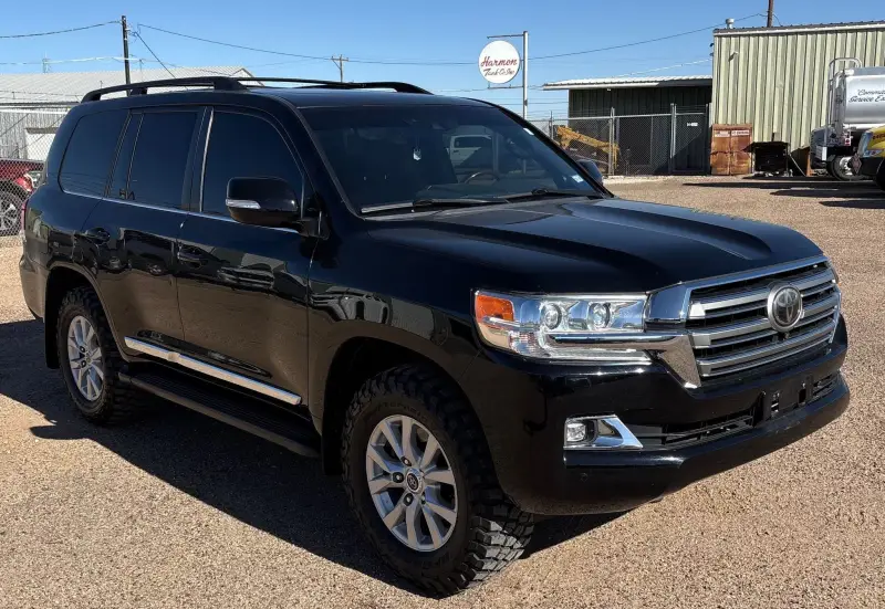 2016 Toyota Land Cruiser photo 3