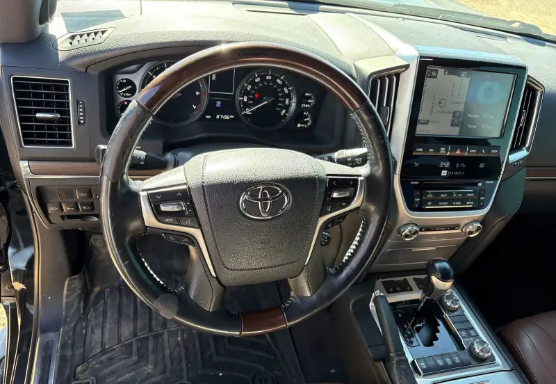 2016 Toyota Land Cruiser photo 41