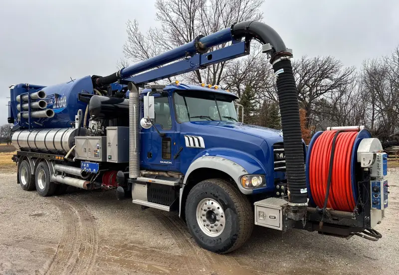 2014 Mack GU713 photo 3