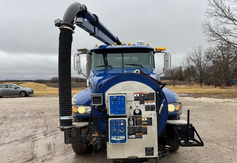 2014 Mack GU713 photo 2