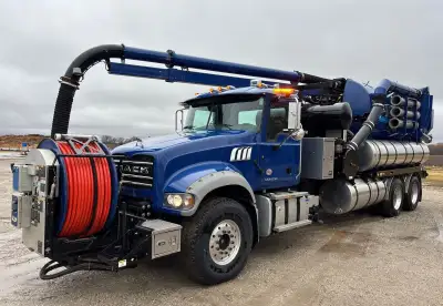 2014 Mack GU713