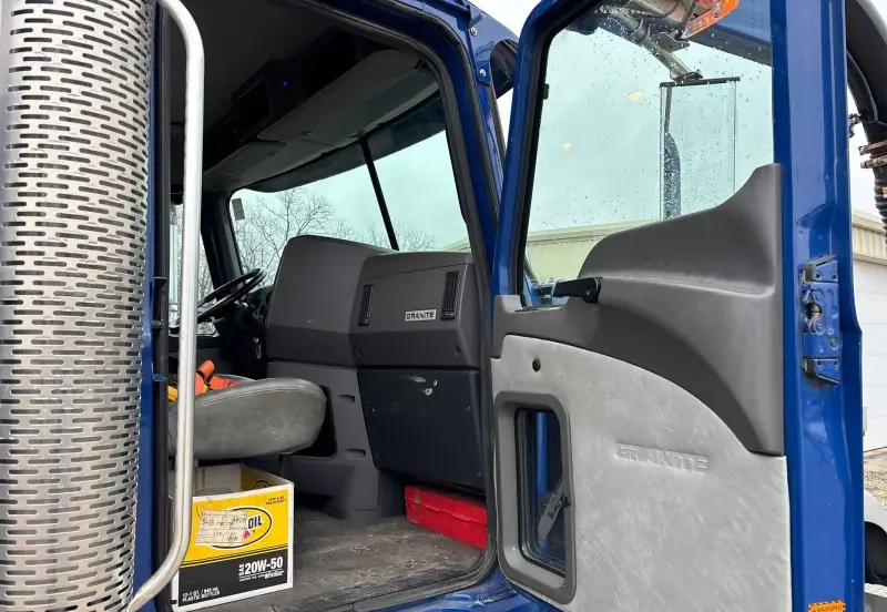 2014 Mack GU713 photo 95
