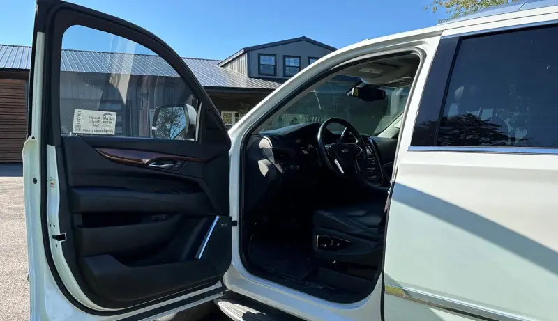 2016 Cadillac Escalade photo 40