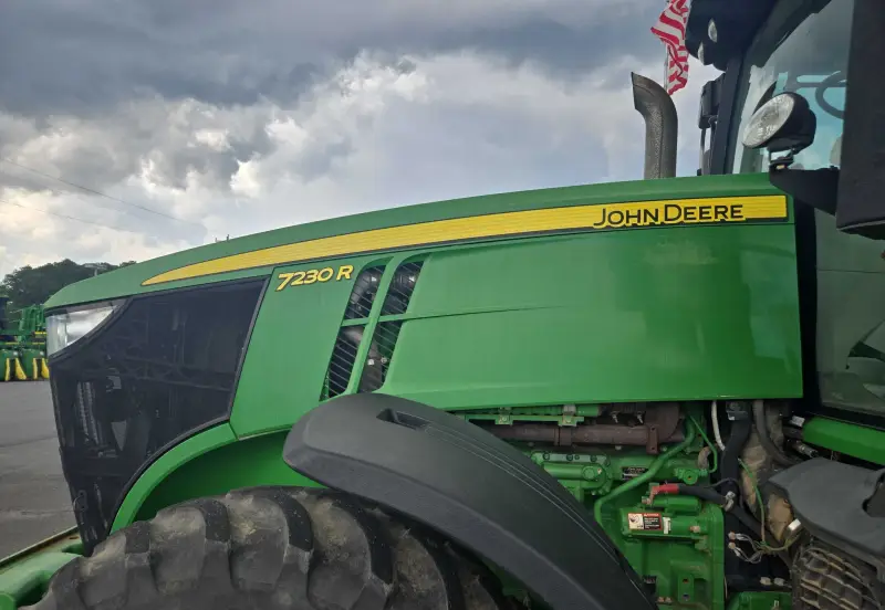 2012 John Deere 7230R photo 17