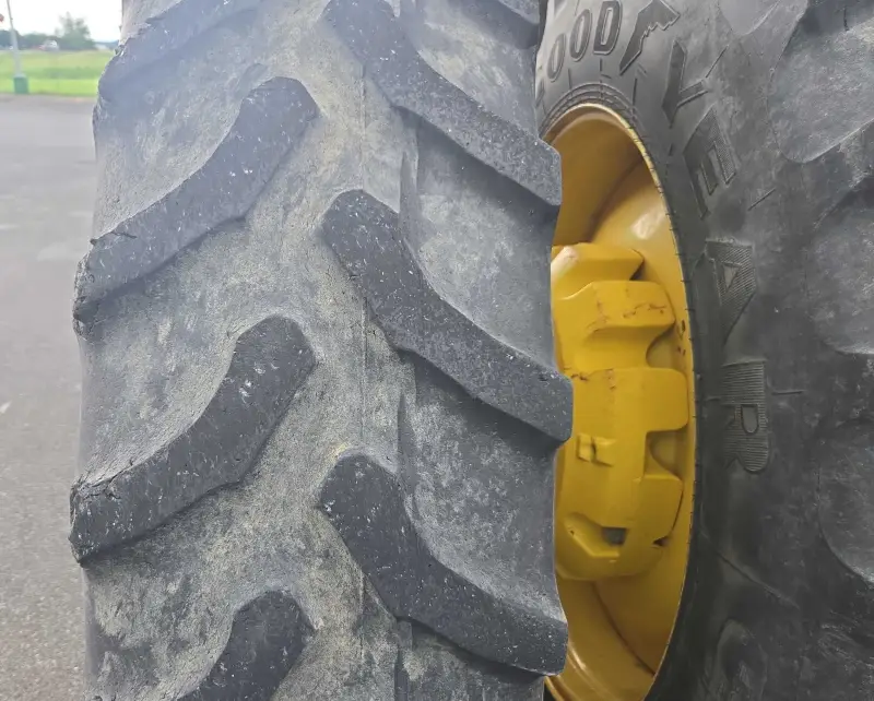 2012 John Deere 7230R photo 78