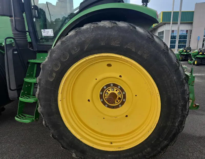 2012 John Deere 7230R photo 77