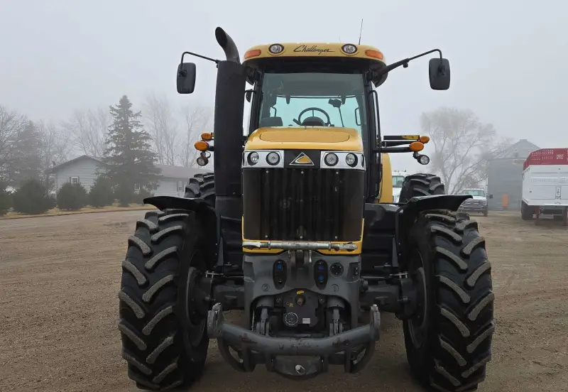 2012 Challenger MT655D photo 2