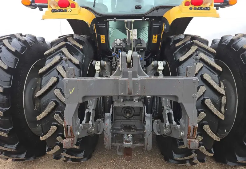 2012 Challenger MT655D photo 16