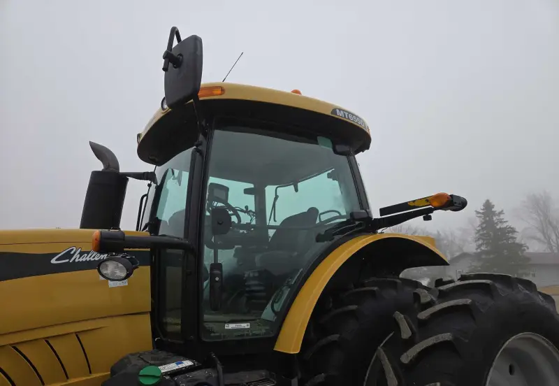 2012 Challenger MT655D photo 29
