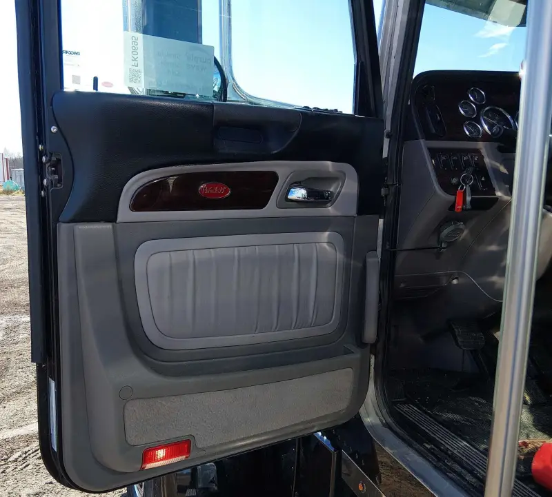 2022 Peterbilt 389 photo 50