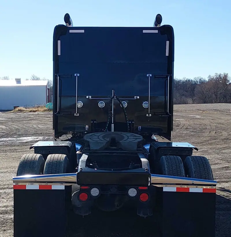2022 Peterbilt 389 photo 6