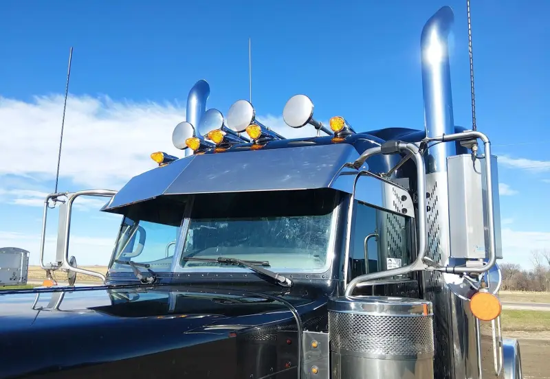 2022 Peterbilt 389 photo 16